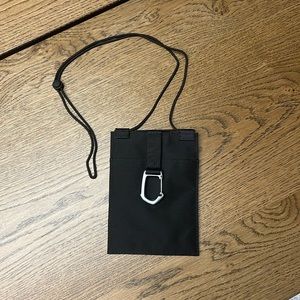 📍📍📍Almost new 📍📍📍 COS crossbody pouch